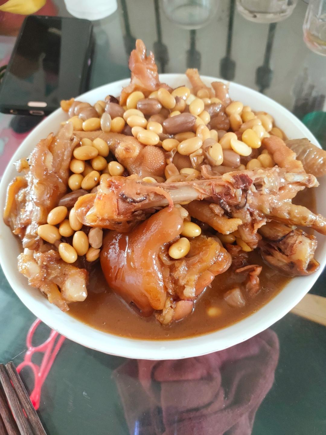 流口水的黄豆炖猪蹄