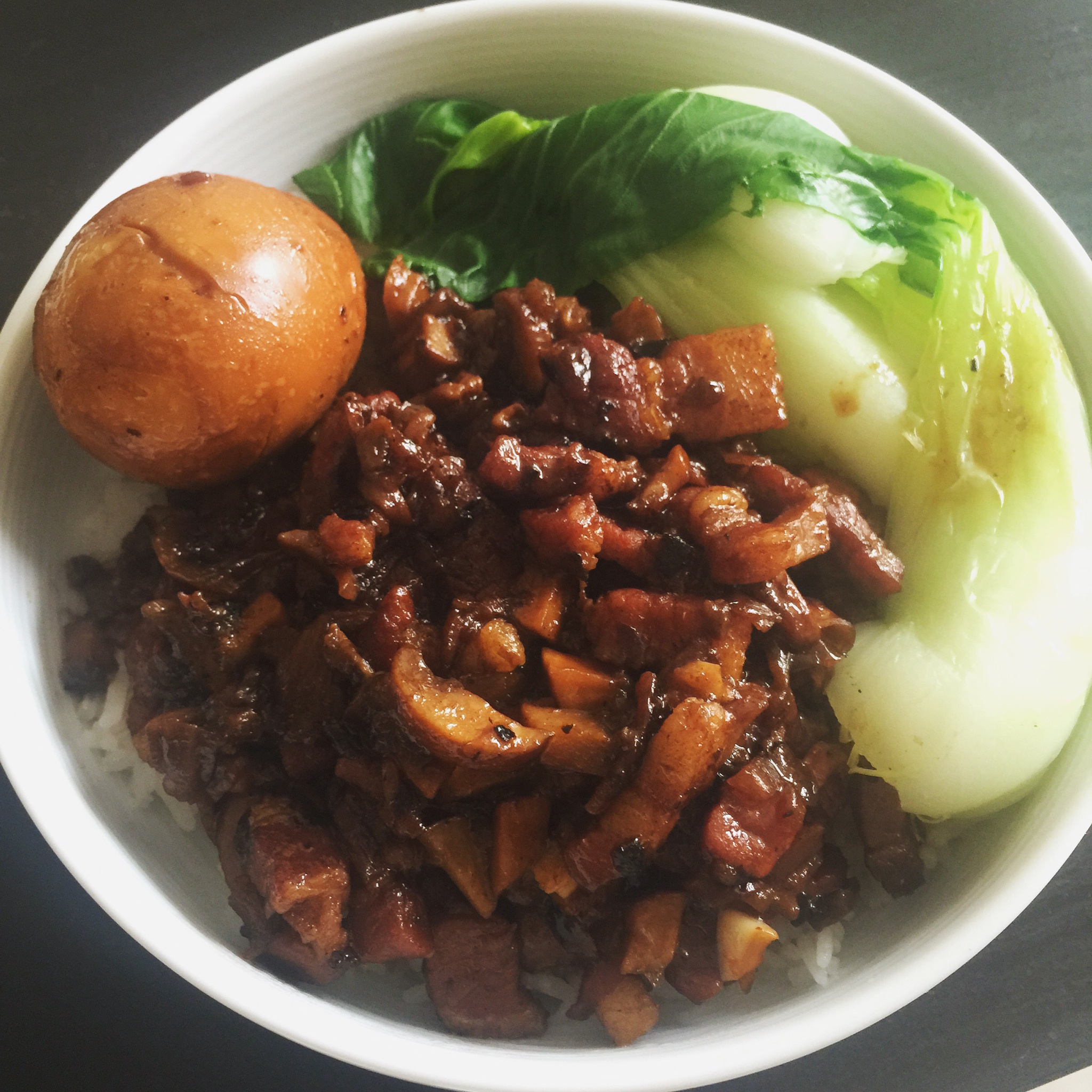 洋葱酥卤肉饭