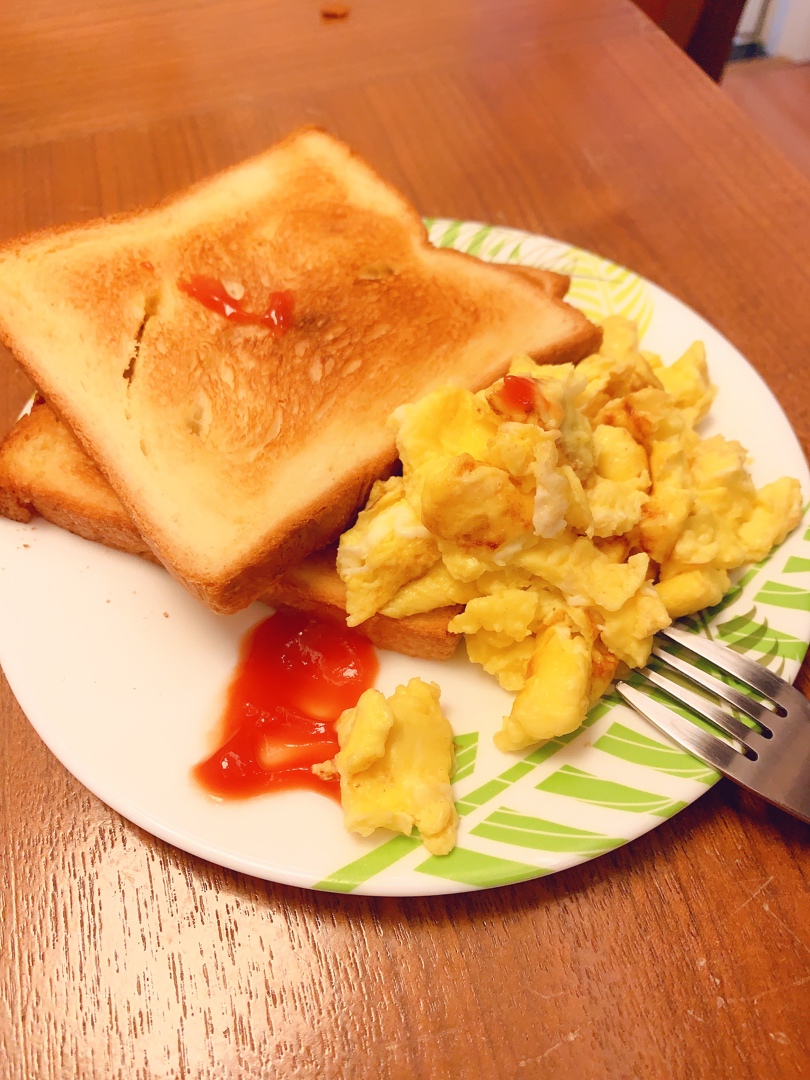早餐－吐司培根炒蛋