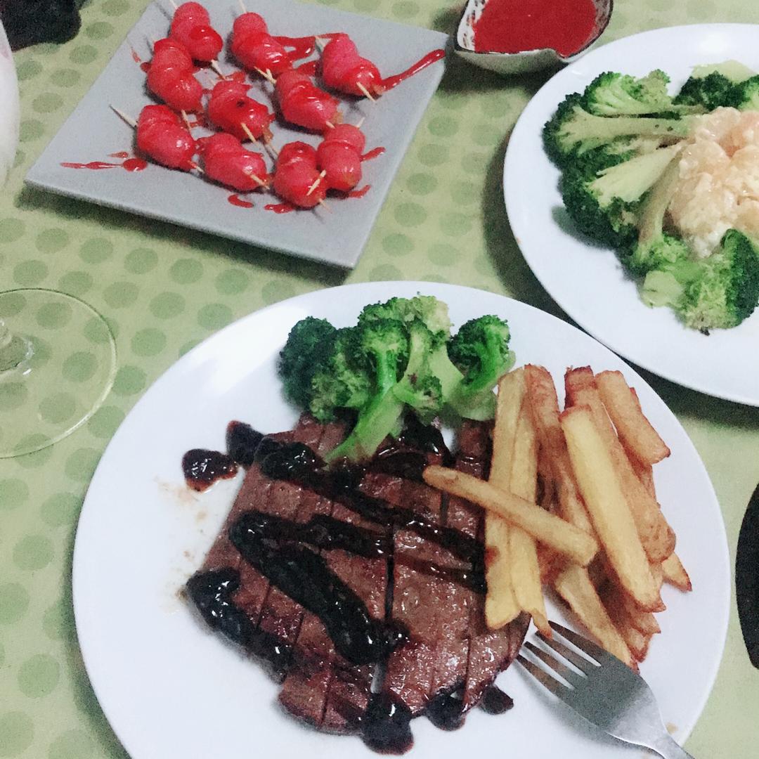 四分钟煎好一块鲜嫩多汁的牛排