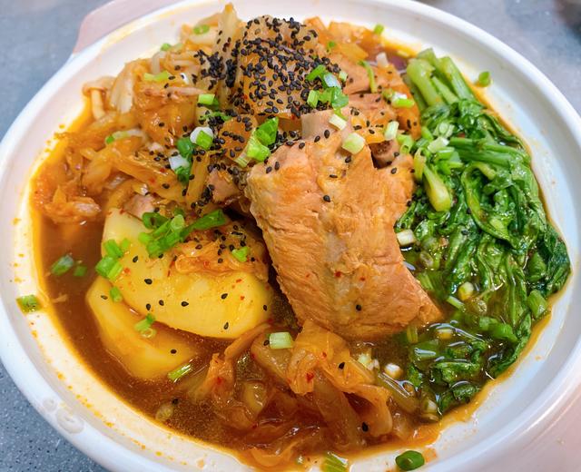 韩国泡菜锅泡菜排骨锅（喇喇脊骨锅样）的做法