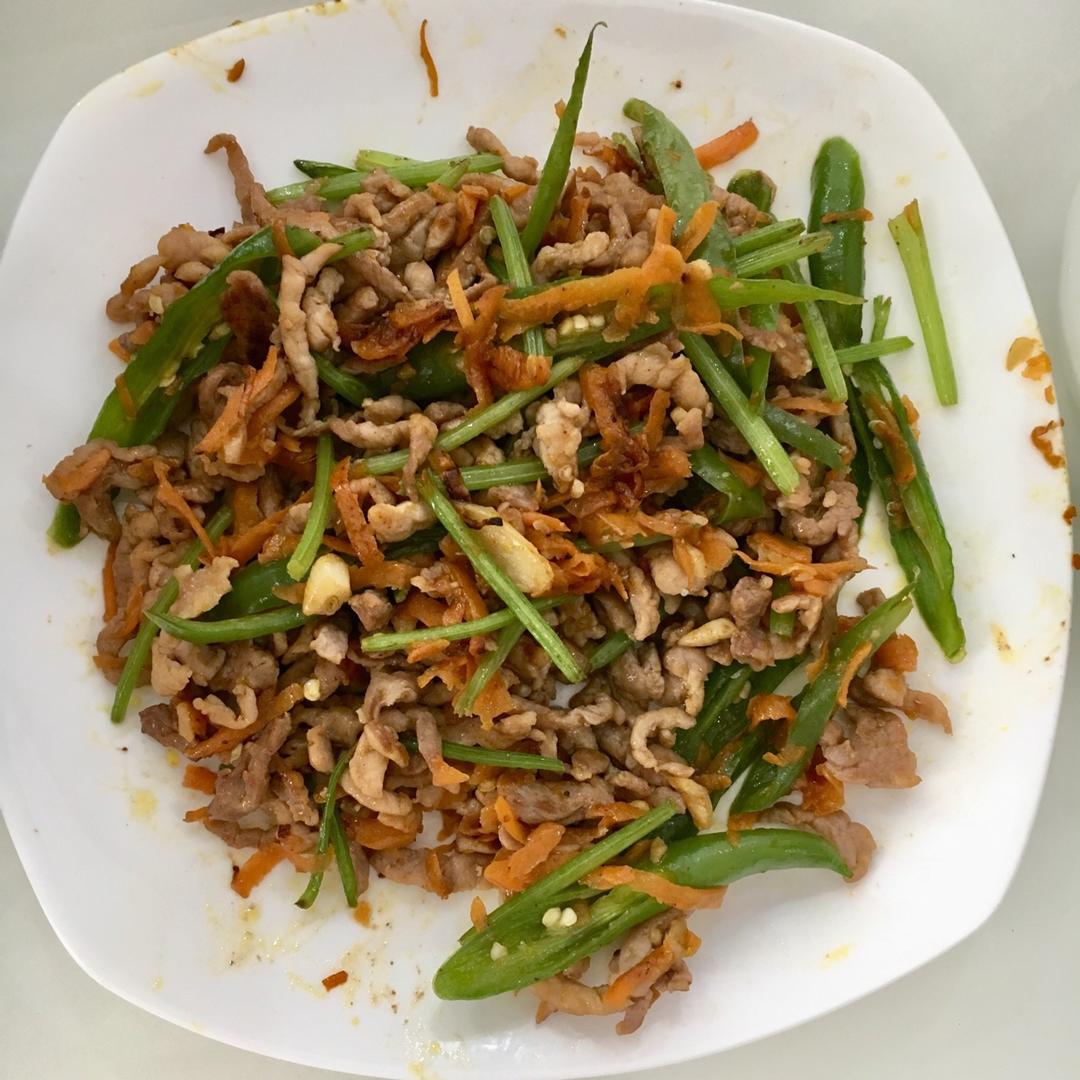超下饭的青椒胡萝丝炒肉
