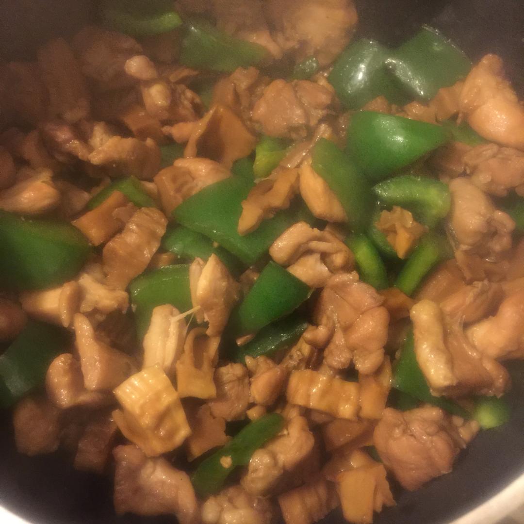 笋干烧鸡块——很下饭的一道菜