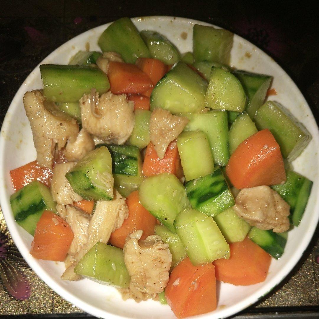 胡萝卜黄瓜鸡胸肉