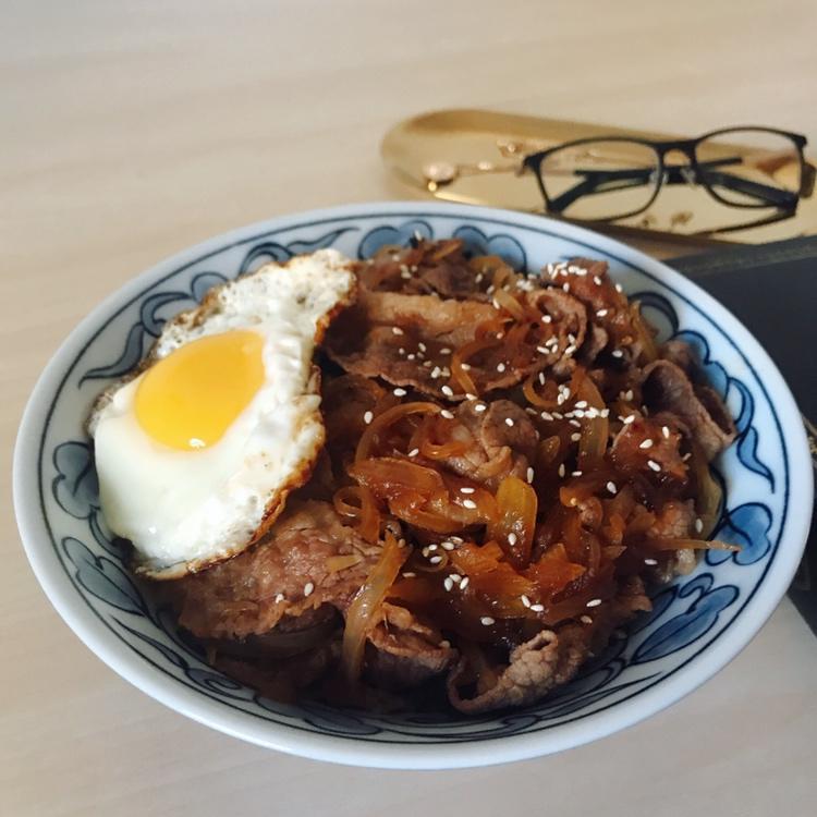 塞西莉娅小姐做的和风牛肉饭(吉野家牛肉饭)