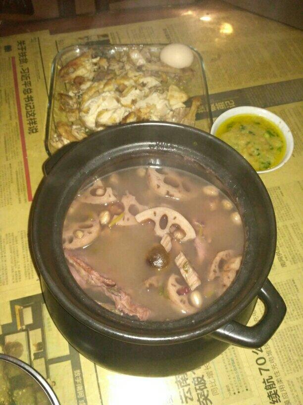 莲藕红豆花生排骨汤