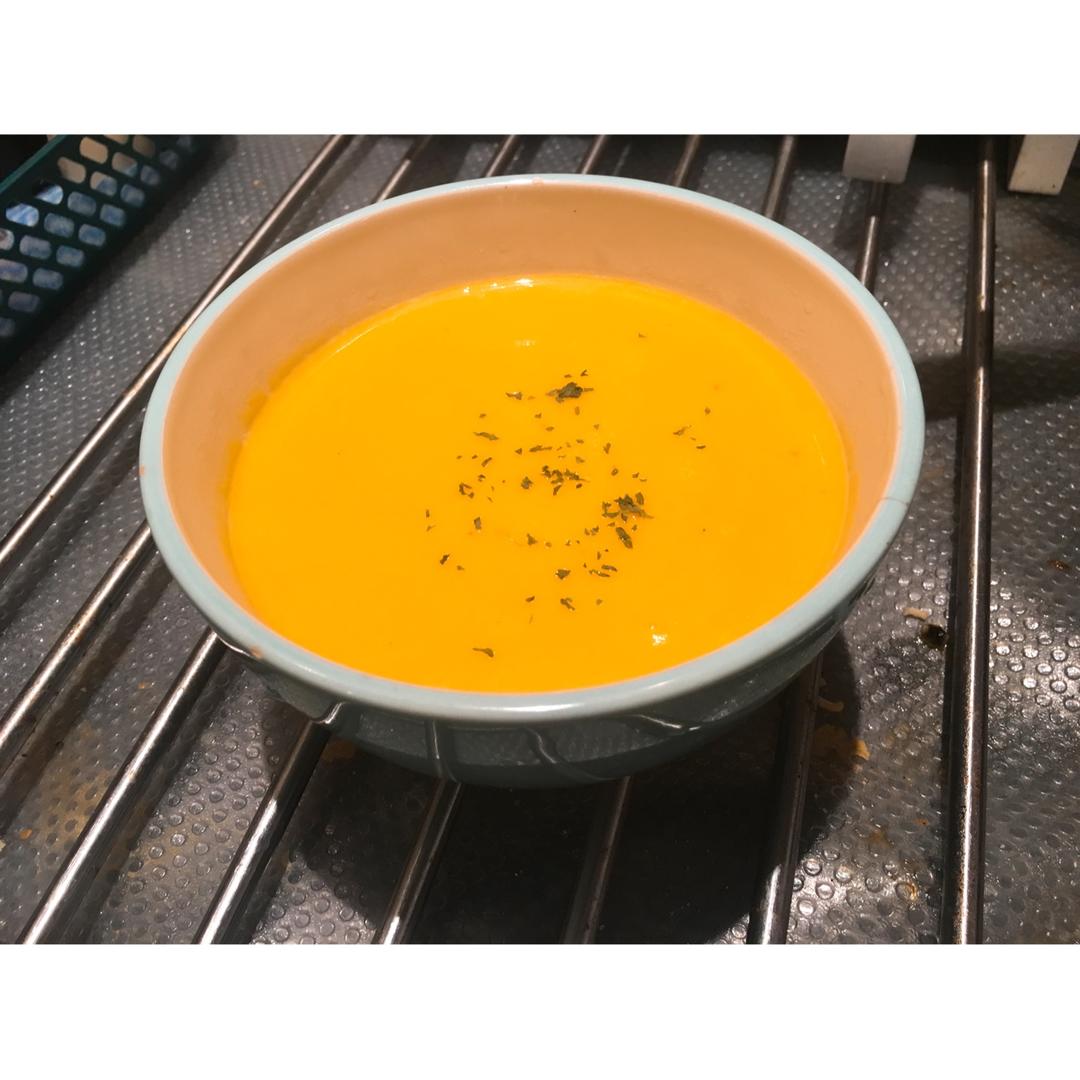 奶油南瓜浓汤 Pumpkin soup