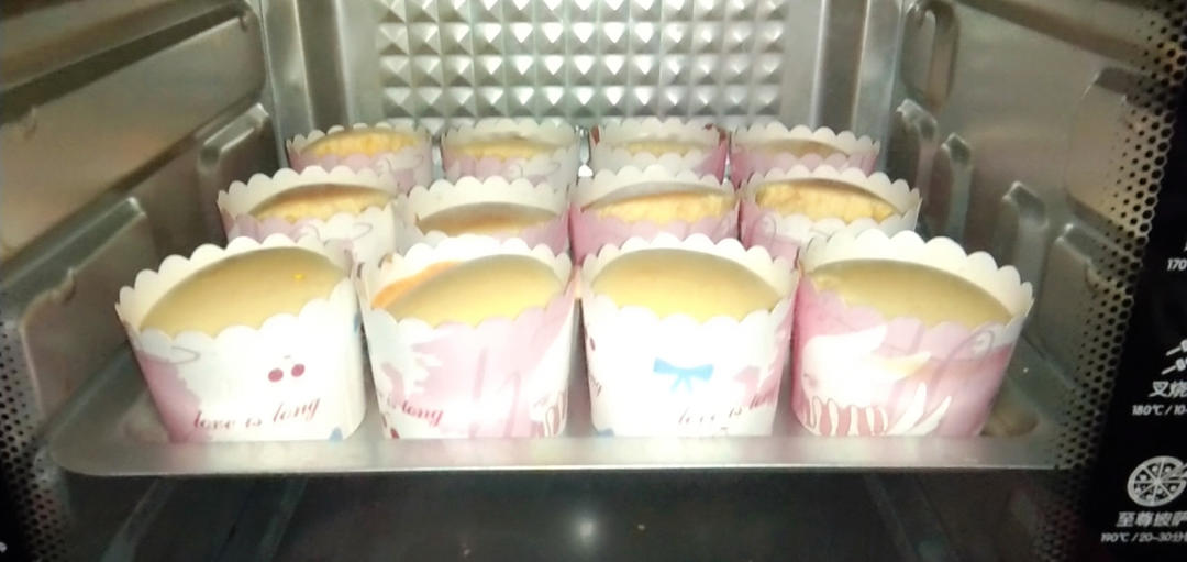 纸杯蛋糕 8寸戚风蛋糕的量