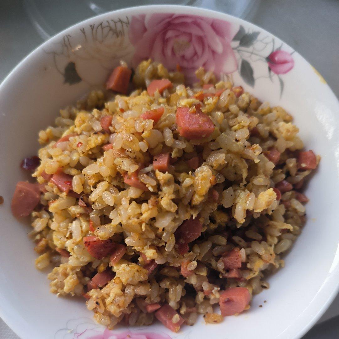 火腿辣椒蛋炒饭