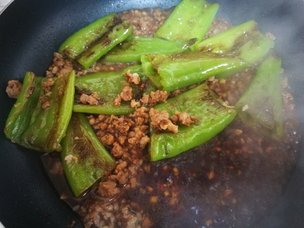 炒鸡下饭的虎皮青椒的做法 步骤5