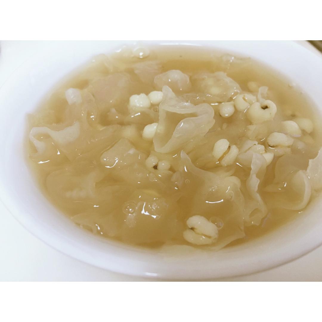 银耳雪梨薏米汤