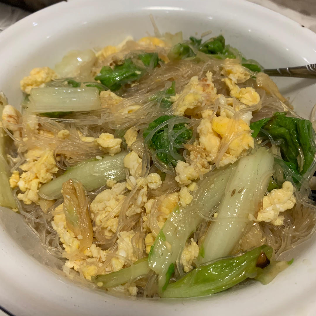 做鸡蛋炒粉丝，千万不要直接炒，多加一步，好看又好吃