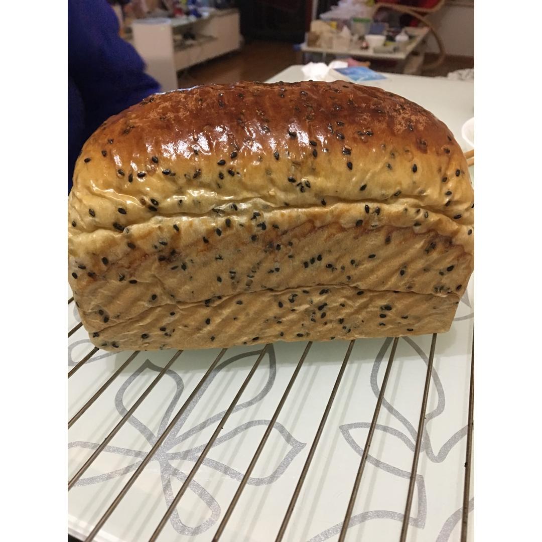 爆发力巨好的Q弹【麻糬吐司】（附超详尽吐司制作整形过程）