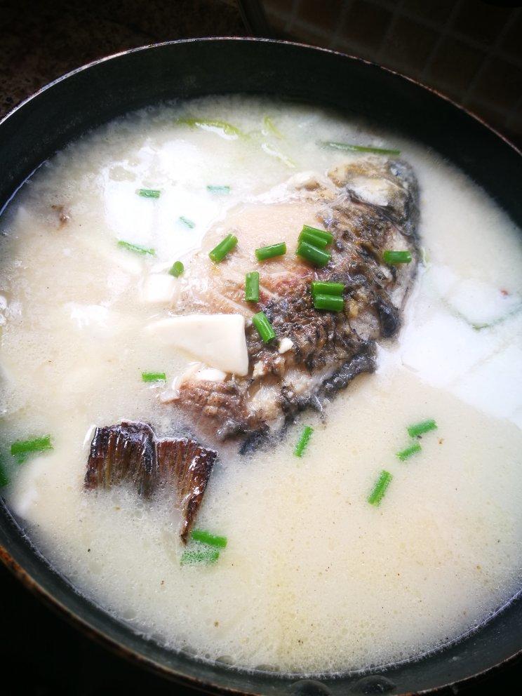 鲫鱼豆腐汤