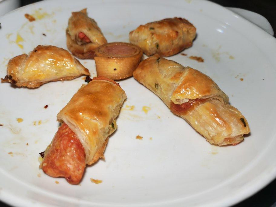 香肠酥皮卷：手抓饼皮还能这样吃，不用和面快速搞定早餐