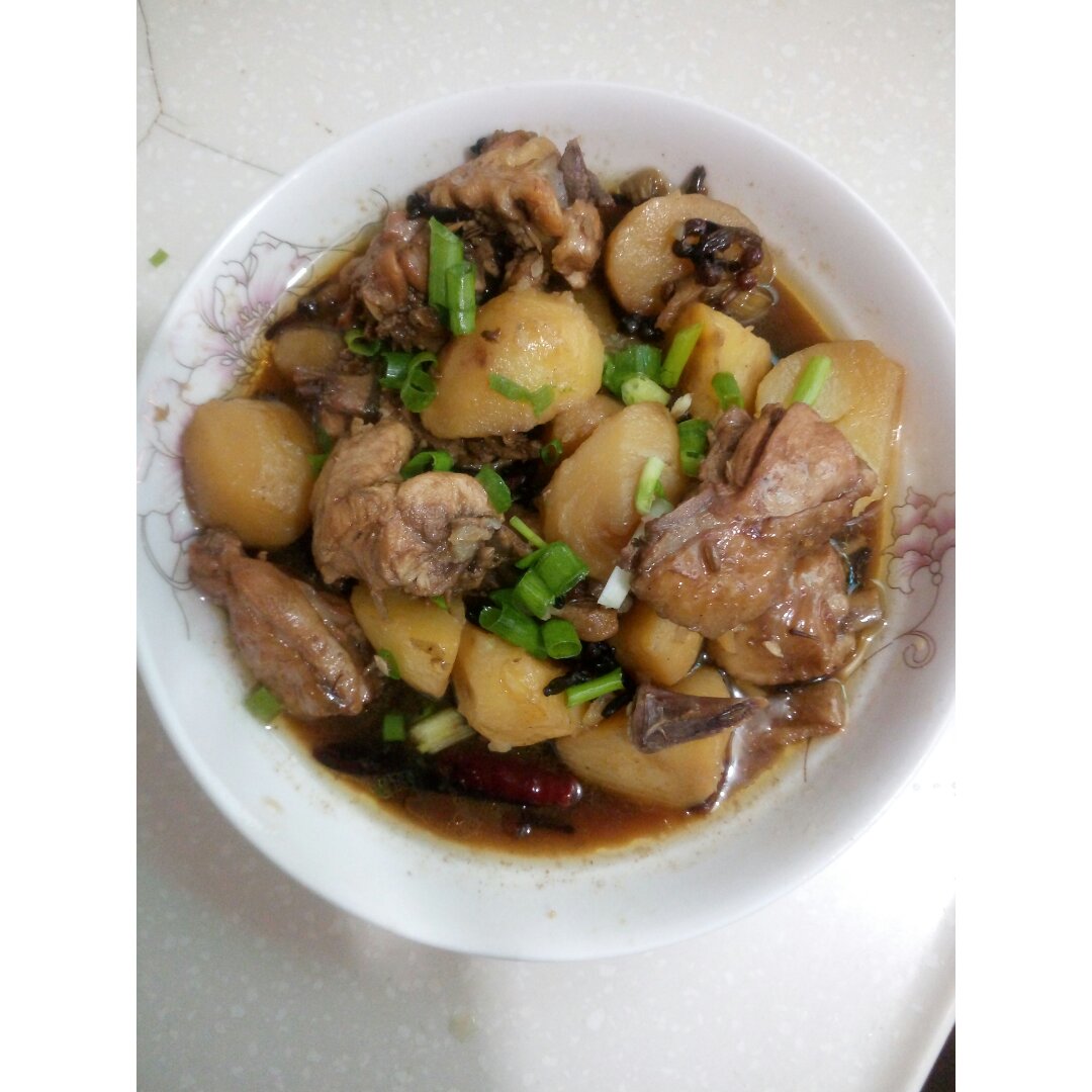 三黄鸡炖土豆