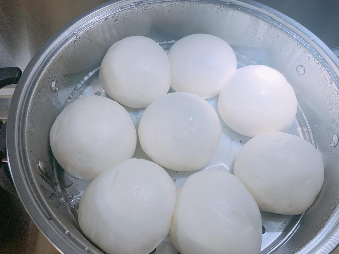 像面包般柔软的奶香馒头（最简单的揉面做法)