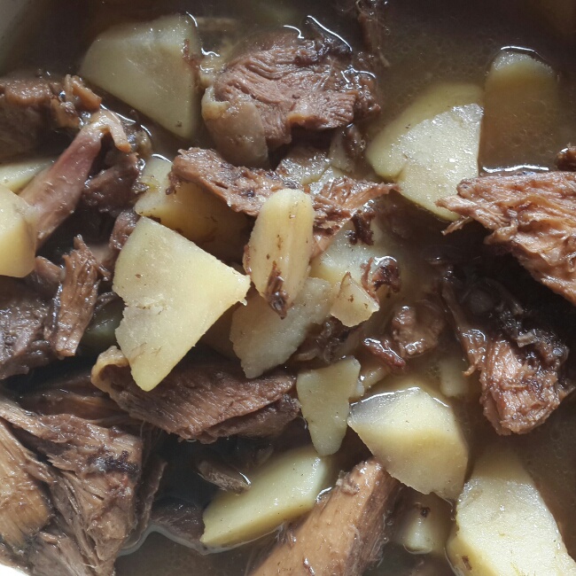 土豆炖鸡块