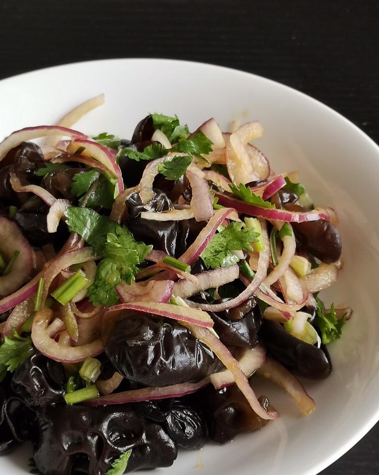 凉拌洋葱木耳