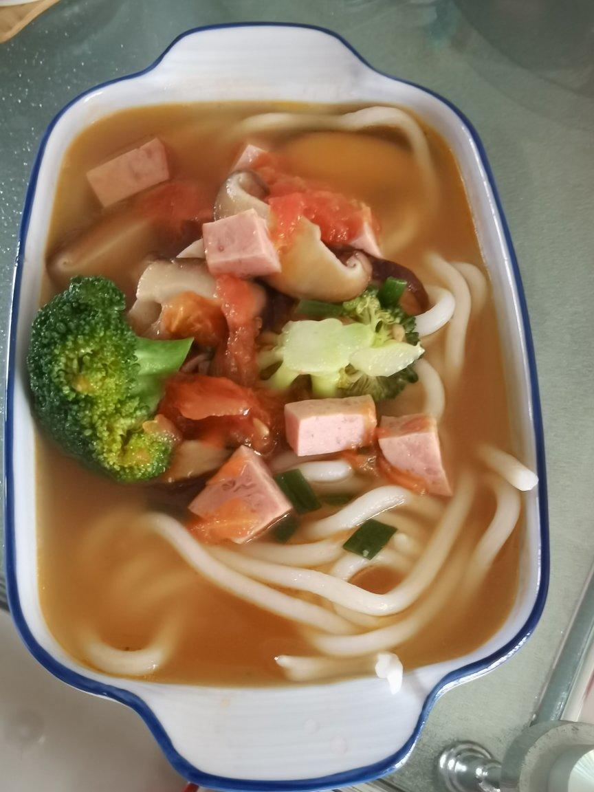 汤鲜味美，好吃到哭的番茄西兰花豆腐汤～