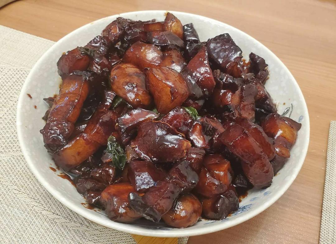 【板栗红烧肉】