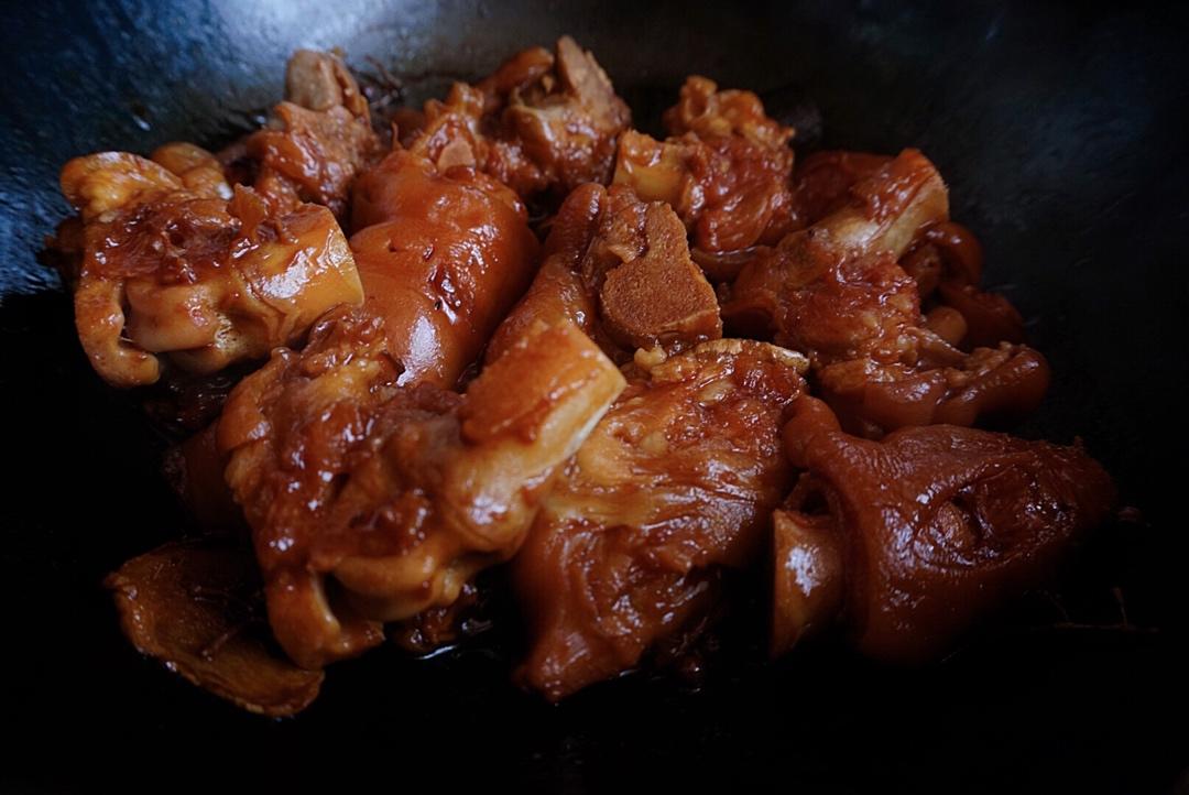 美味的家常菜：红烧猪蹄