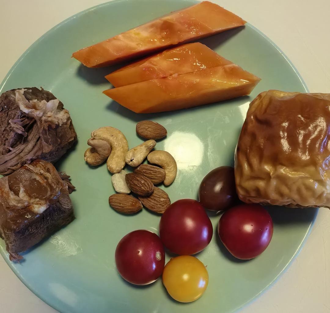 牛肋骨炖土豆番薯红萝卜