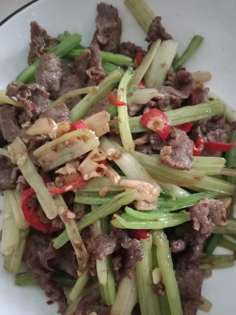 小炒牛肉（小白也可以做的超好吃！！）