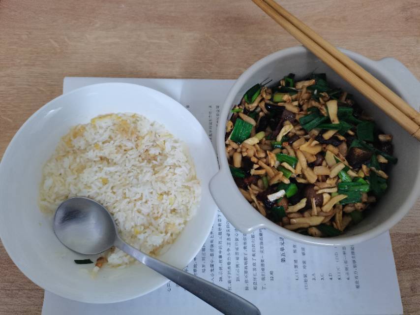 萝卜干炒腊肉（湘菜）新增腊肉快速去咸的方法
