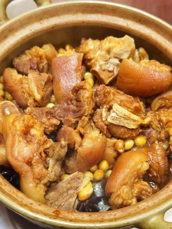 酱香黄豆焖猪脚