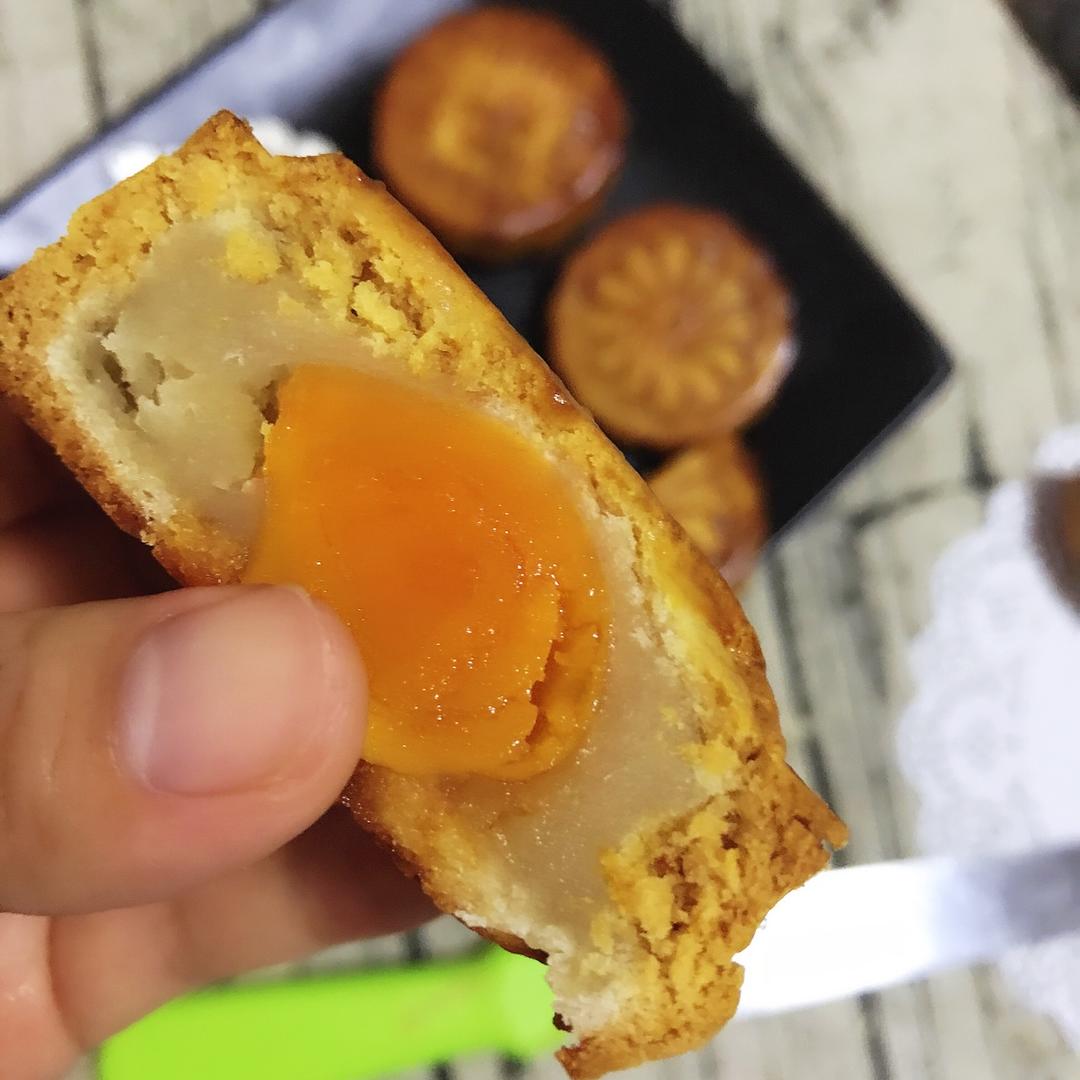 广式月饼——蛋黄莲蓉月饼