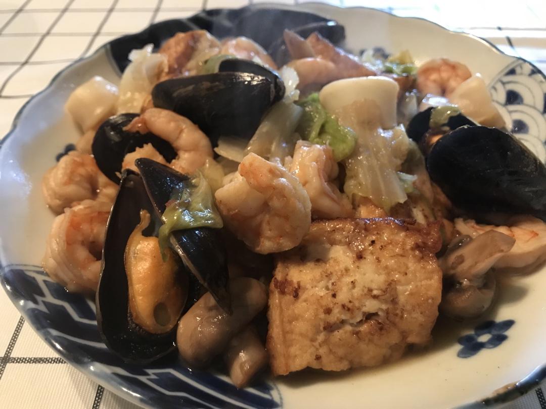 大口吃肉