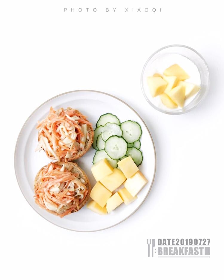 胡萝卜蟹柳丝温沙拉【健康小食】