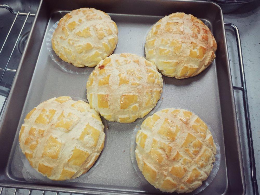 好吃到炸裂的港式菠萝包（附带制作酥皮的小视频）