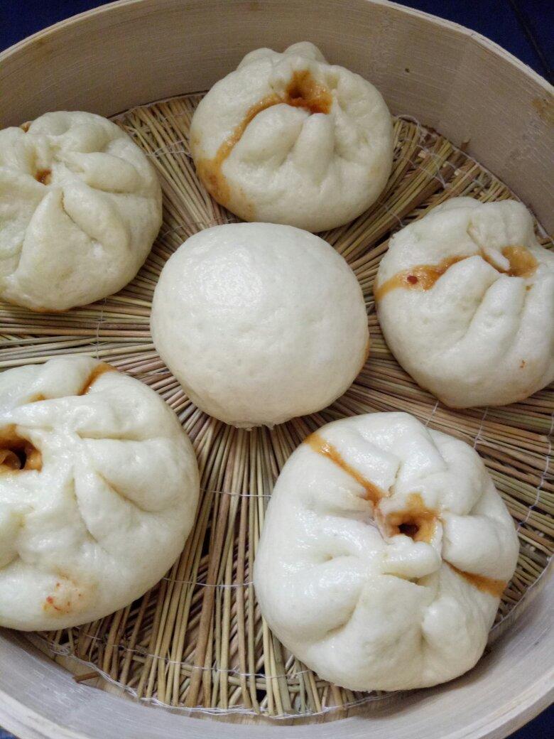 云朵般松软爆浆蜜汁叉烧包