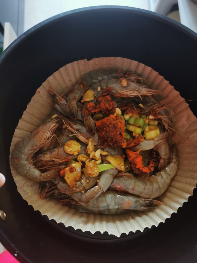 空气炸锅烤虾的做法 步骤4