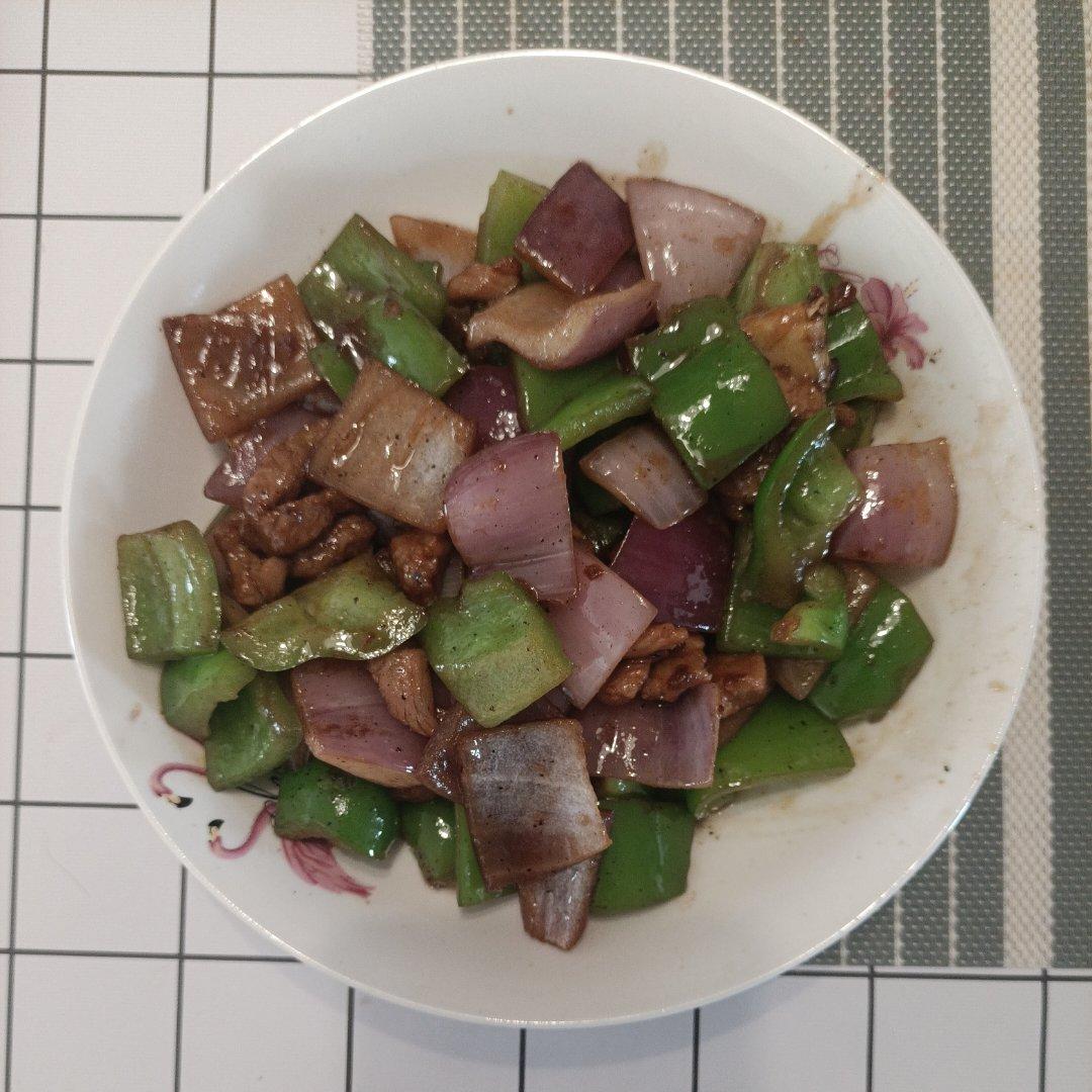 下饭菜：洋葱青椒炒肉片