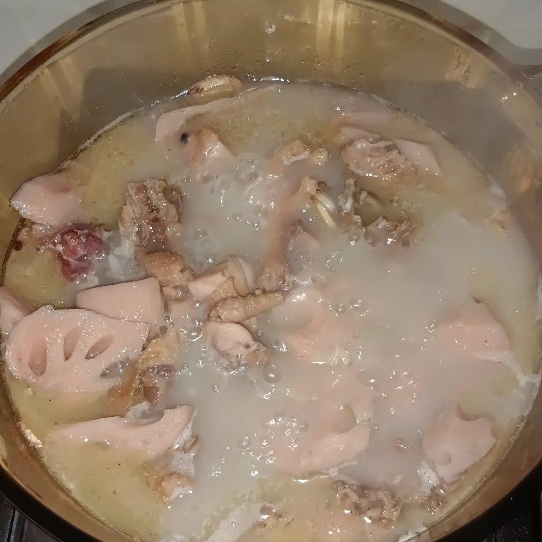 简单易做的风干鸡炖藕