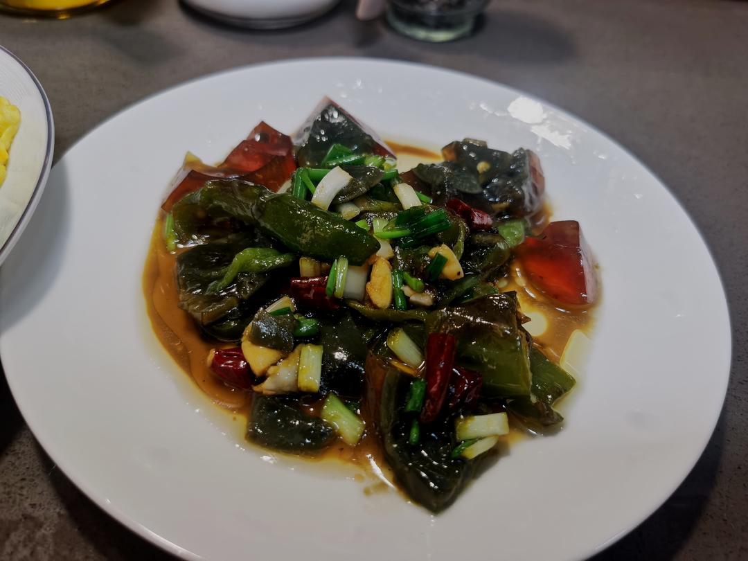 擂辣椒皮蛋茄子