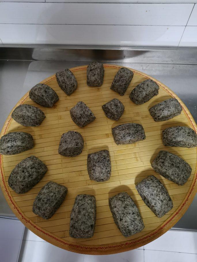 奶香黑芝麻刀切馒头