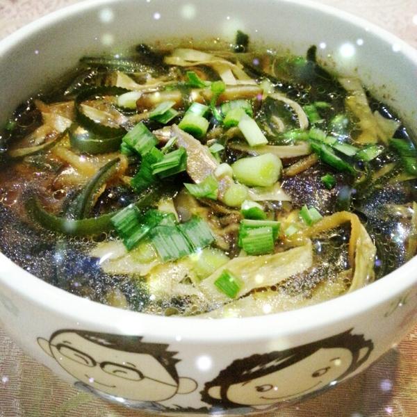 豆芽海带香菇肉丝汤