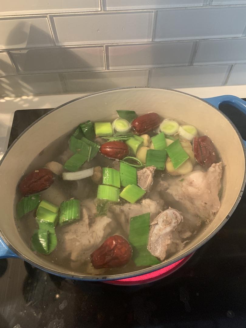 筒骨/大骨萝卜汤(清肺止咳)