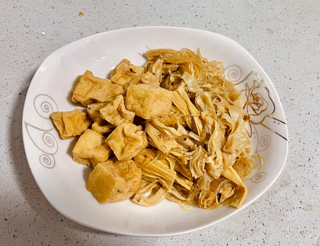 减脂期放肆吃，可当零食可下饭的卤鸡胸肉