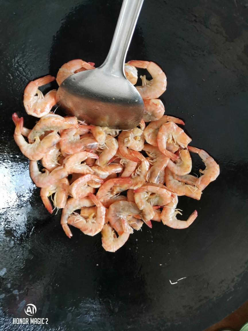 葱姜虾的做法 步骤3