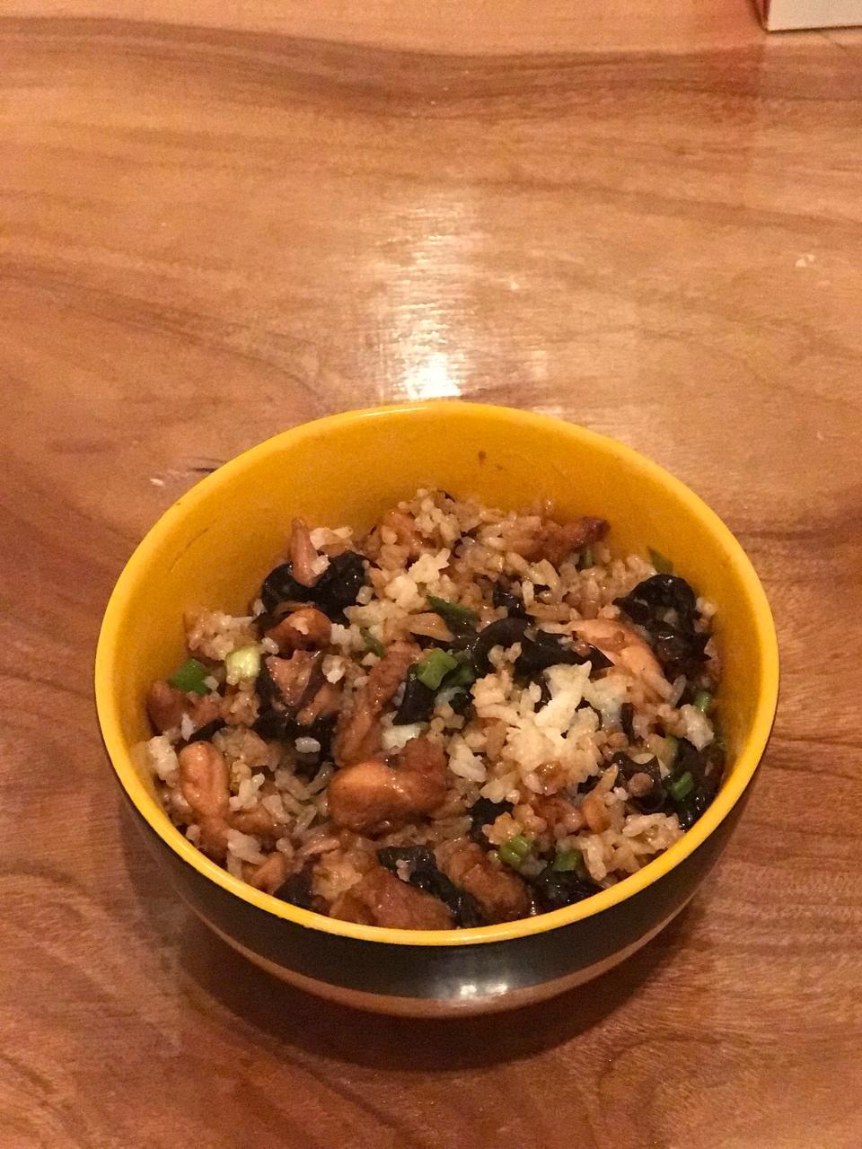 一个人的木耳滑鸡焖饭