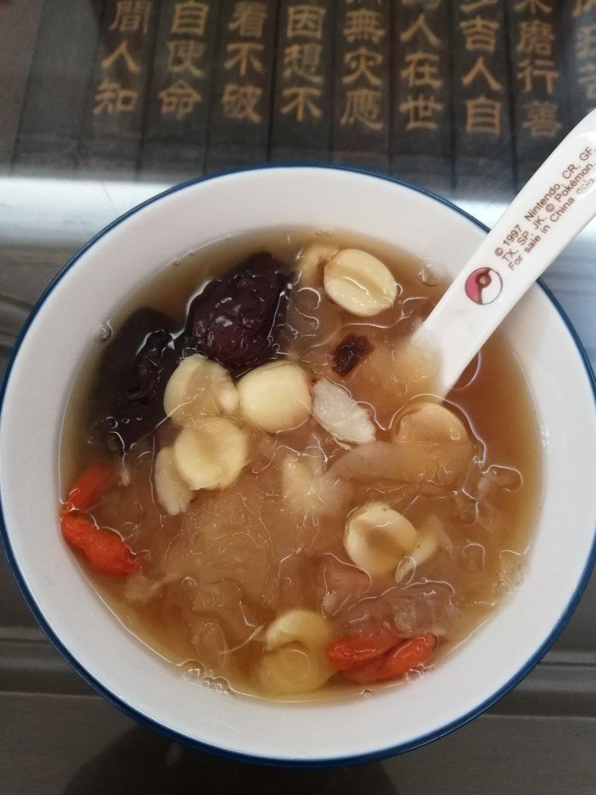 红枣银耳莲子羹（有出胶质、出胶，懒人的电压力锅版）