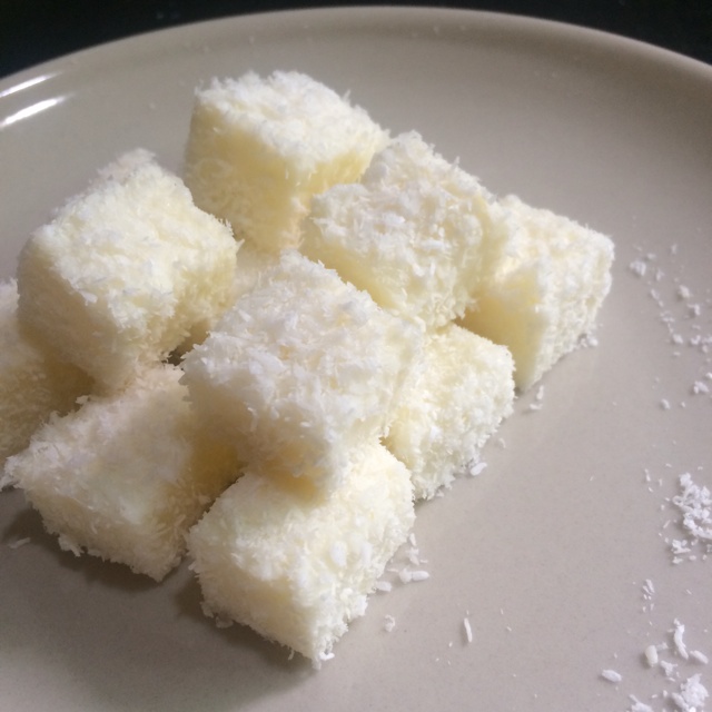 椰丝牛奶小方糕