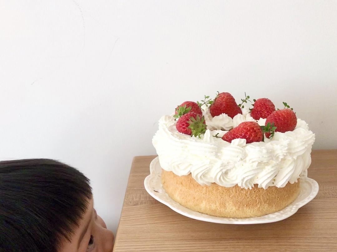 ins风草莓奶油蛋糕