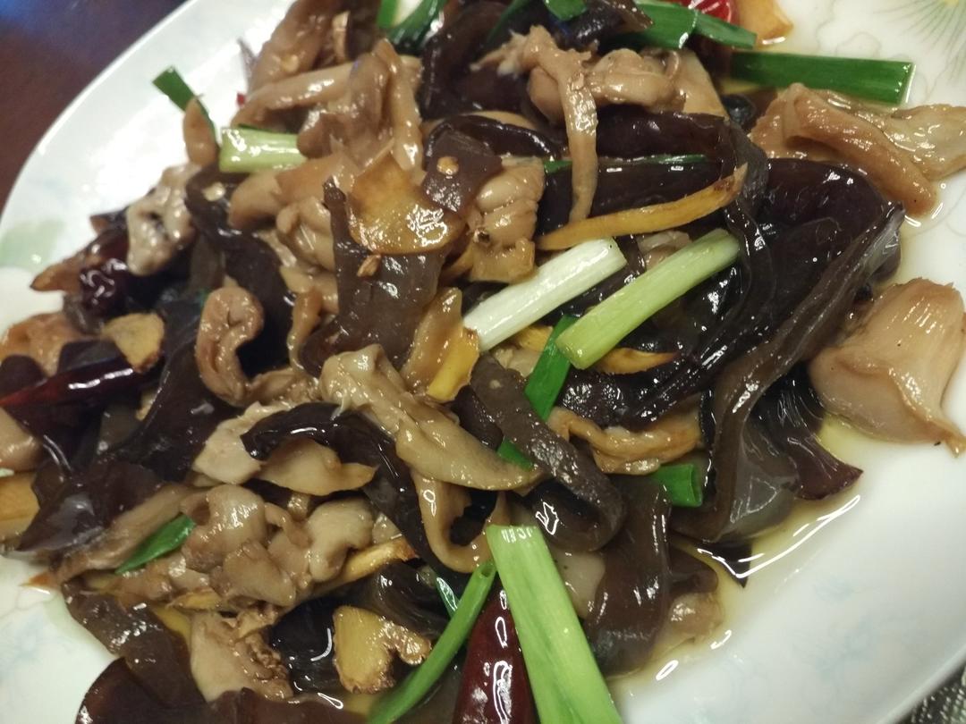平菇炒木耳