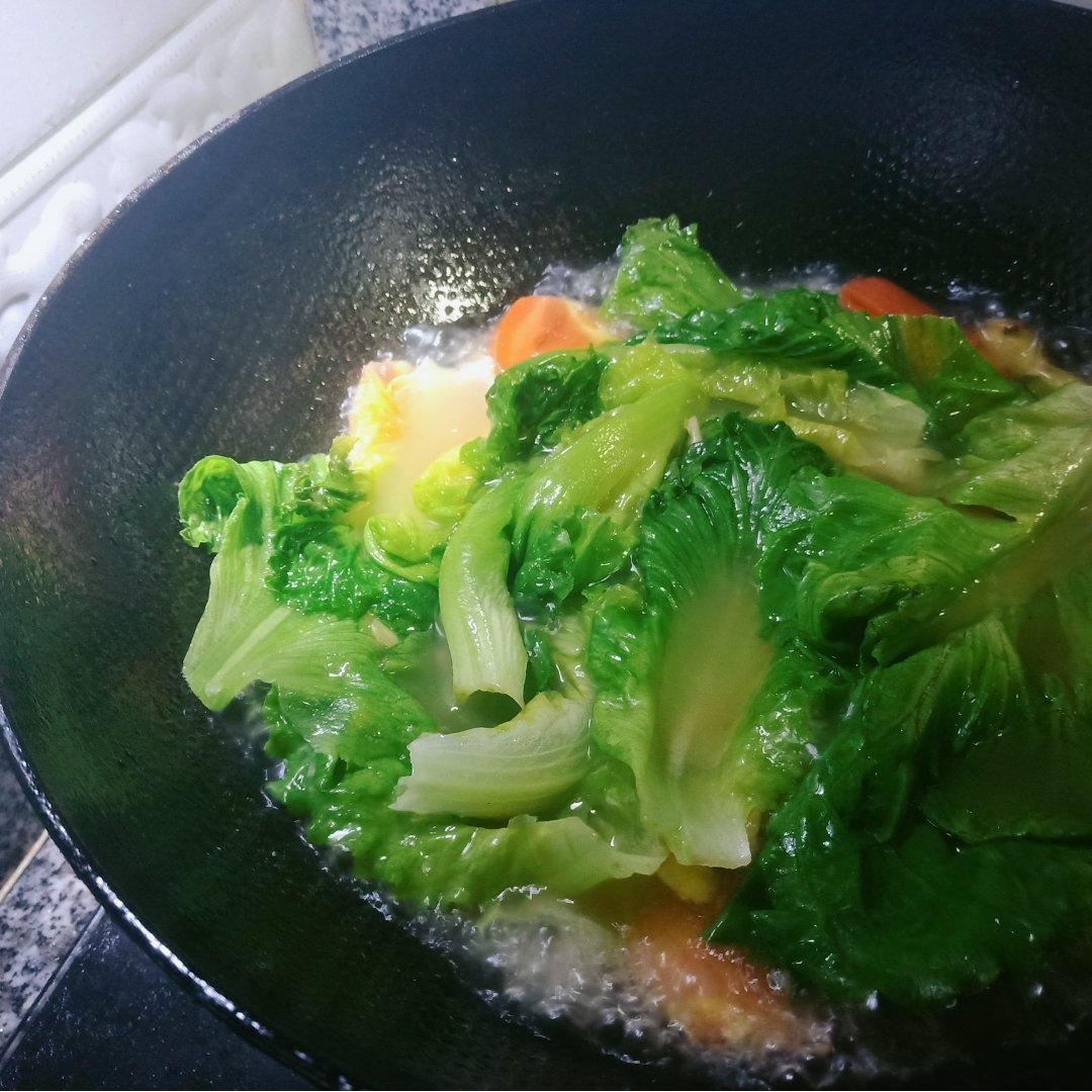 是谁来自山川湖海，却囿于昼夜厨房与爱。